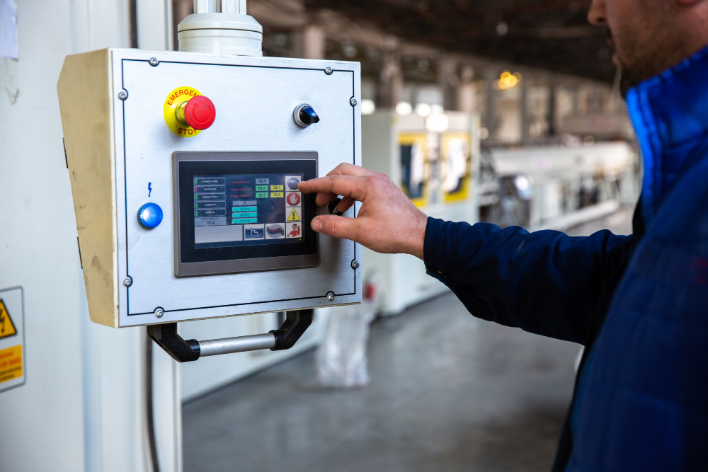Using PLC-Controlled Lights to Run Motors: A Smarter Approach to Industrial Automation